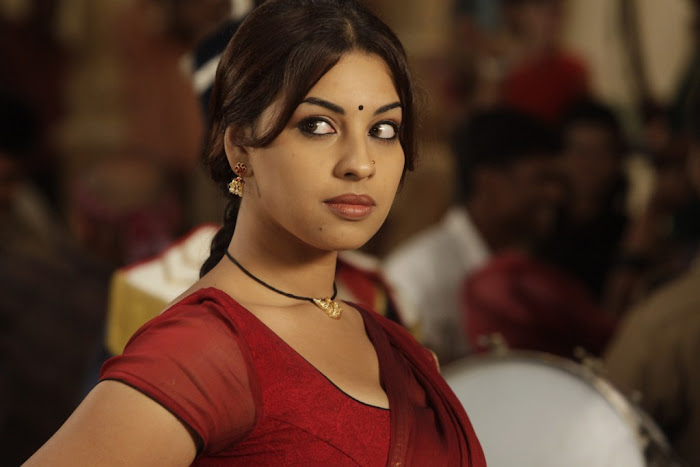 richa gangopadhyay saree from osthi movie actress pics